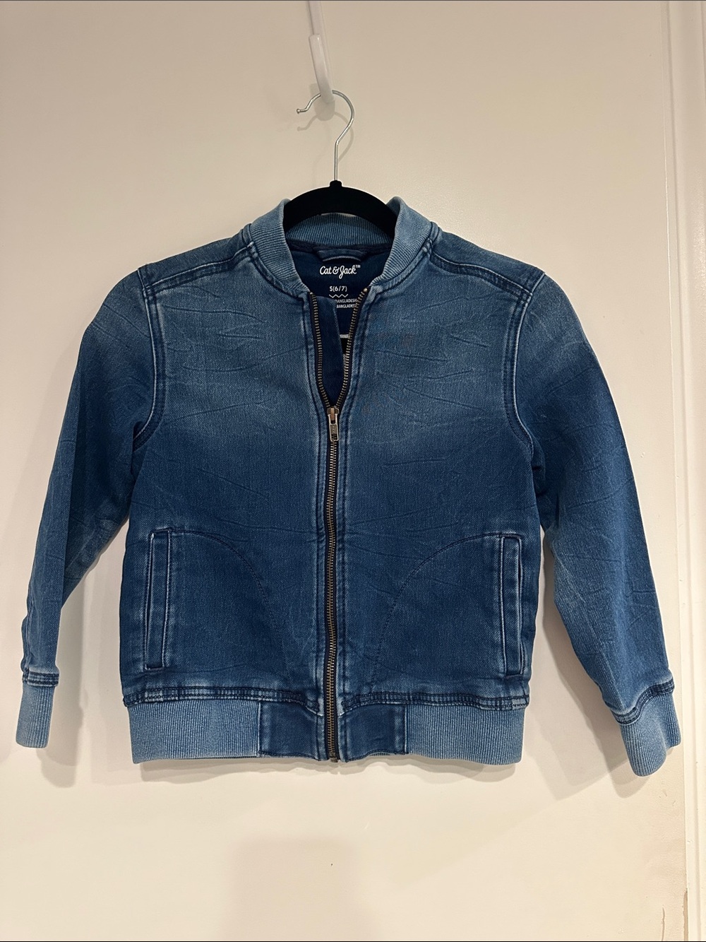 NWOT Cat & Jack Boys' Denim Blue Zip Bomber Jacket, size S (6/7)